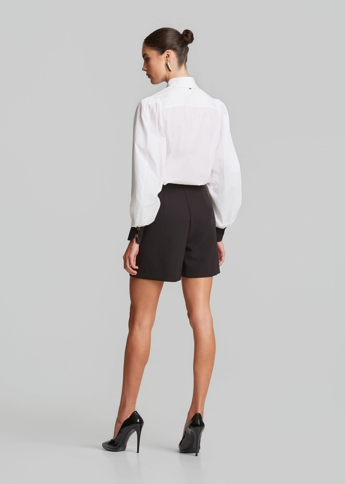 Σκόρτς με μεταλλική λεπτομέρεια